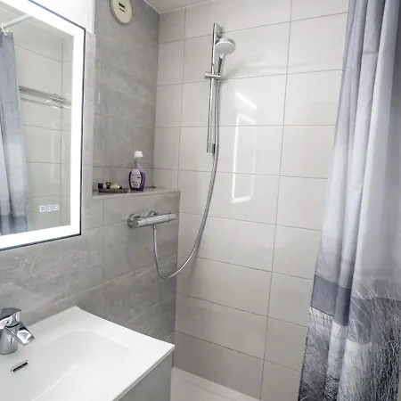 Confortable A - 4 Pers, Balcon, Expo S/o, Proche Du Centre - Fr-1-676-168 Lejlighed *